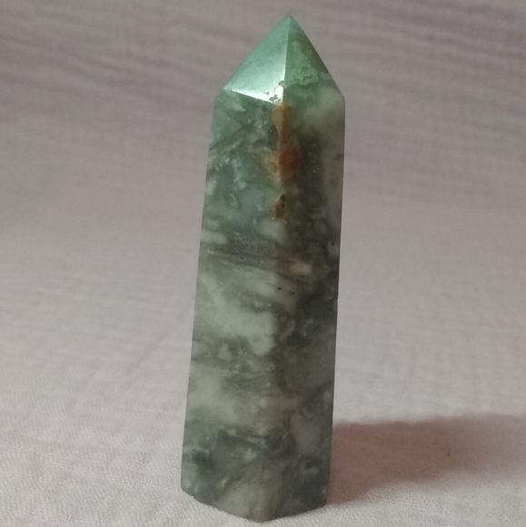 New Caribbean Calcite mini tower 75.9grams 3" high - Picture 5 of 8